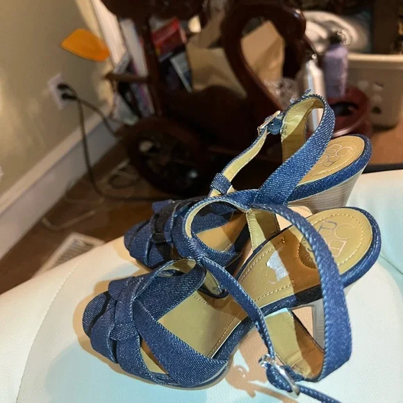 Size 7B BCBG denim plate form stiletto heels - Picture 7 of 10